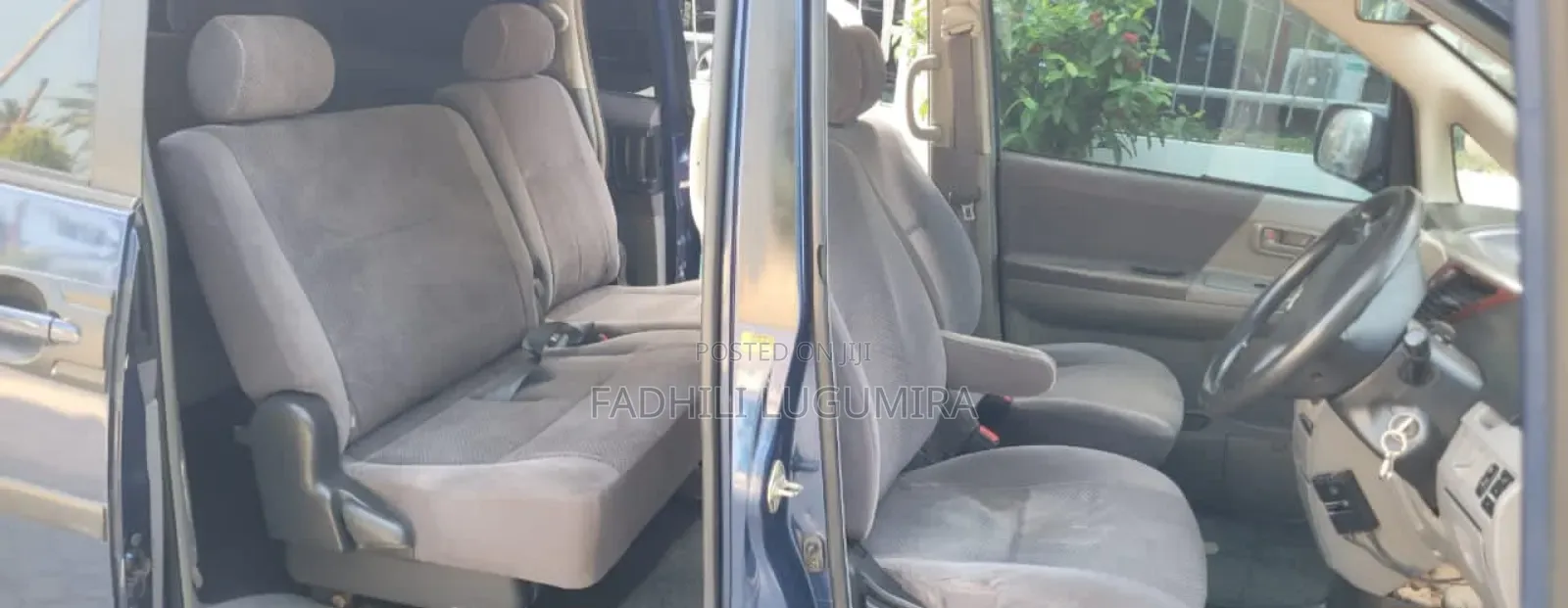 Toyota Noah 2004 Blue