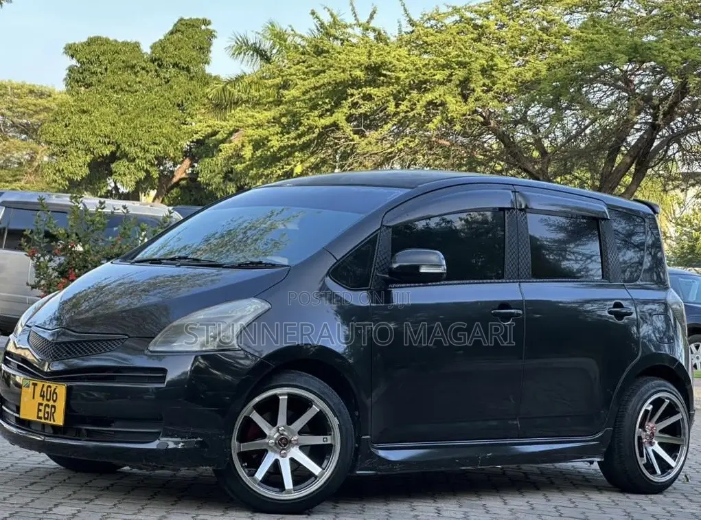 Toyota Ractis 2007 Black