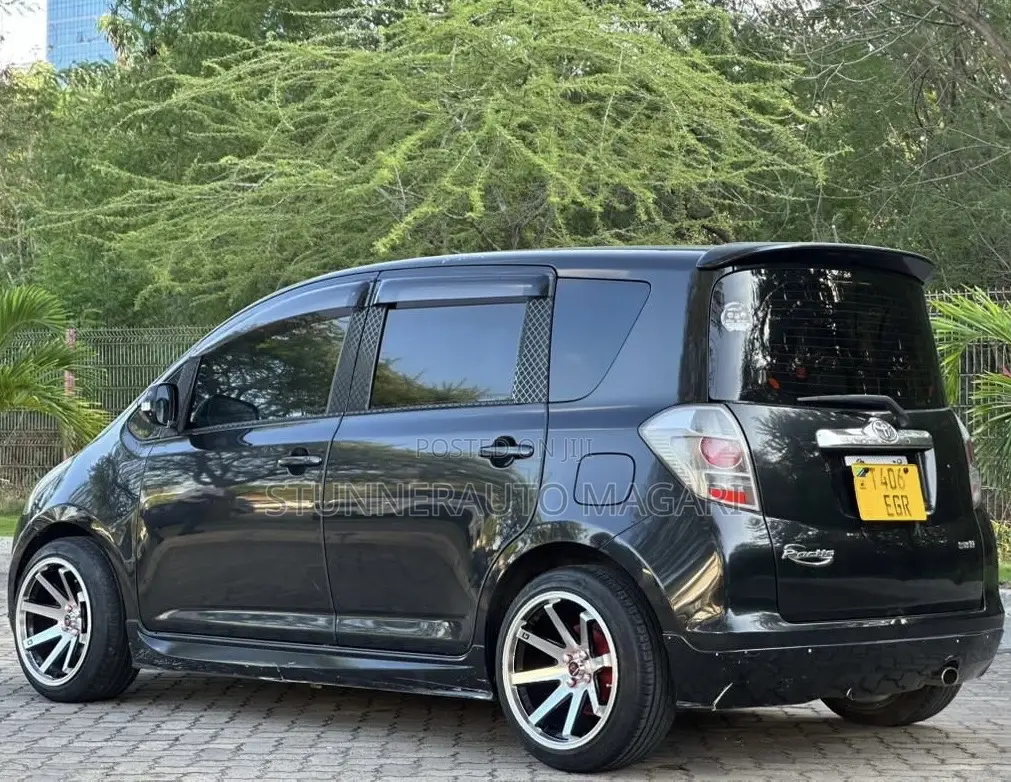 Toyota Ractis 2007 Black
