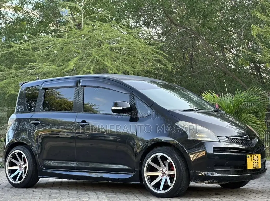 Toyota Ractis 2007 Black