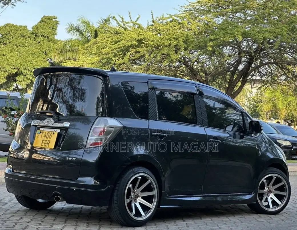 Toyota Ractis 2007 Black