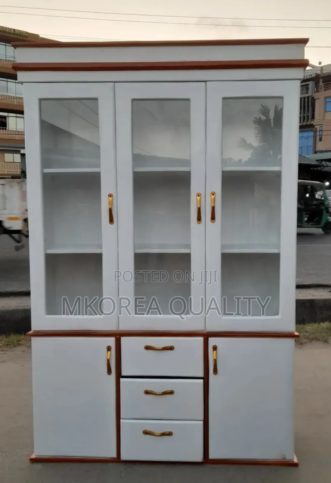 Kabati La Vyombo Lakisasa