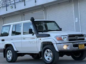 Toyota Land Cruiser 4.0 V6 DLX 2014 White