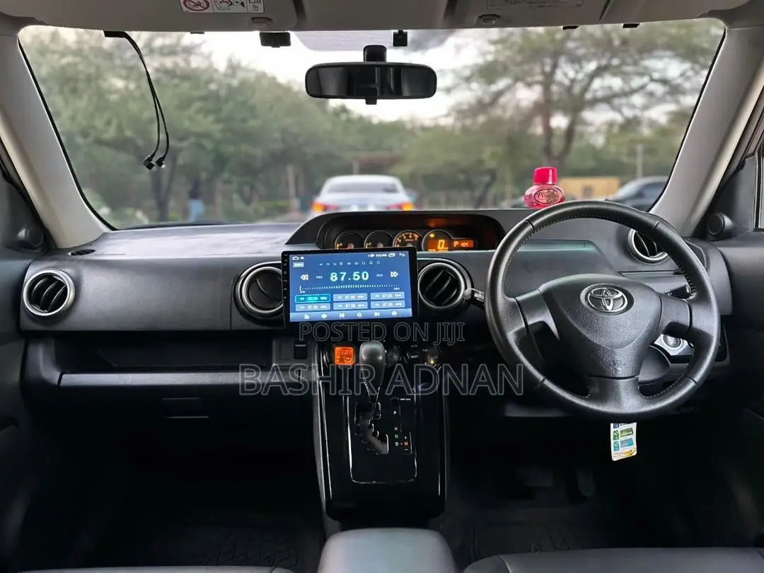 Toyota Corolla Rumion Hatchback 1.8 FWD 2013 Burgundy
