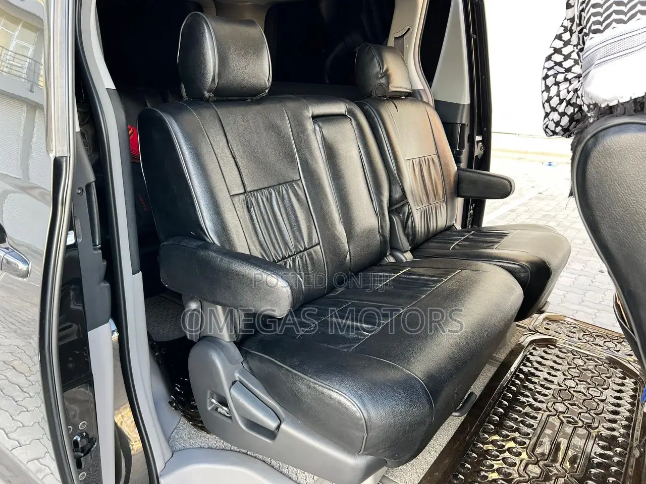 Toyota Alphard 2.4 Petrol FWD 2003 Black