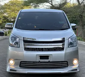 Toyota Noah 2.0 143hp AWD (7 Seater) 2007 Silver