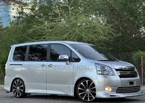 Toyota Noah 2.0 143hp AWD (7 Seater) 2007 Silver