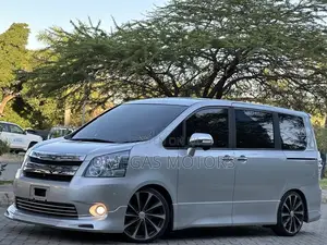 Toyota Noah 2.0 143hp AWD (7 Seater) 2007 Silver