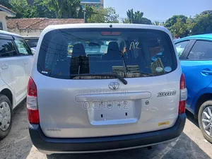 Toyota Succeed SV Premium 2014 Silver