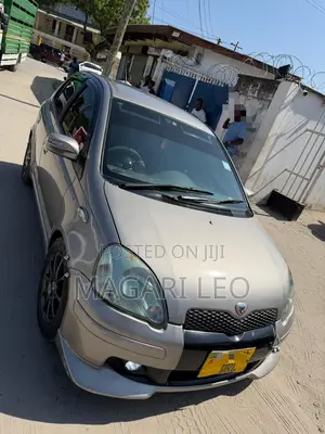 Toyota Vitz 2005 Gray