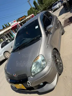 Toyota Vitz 2005 Gray