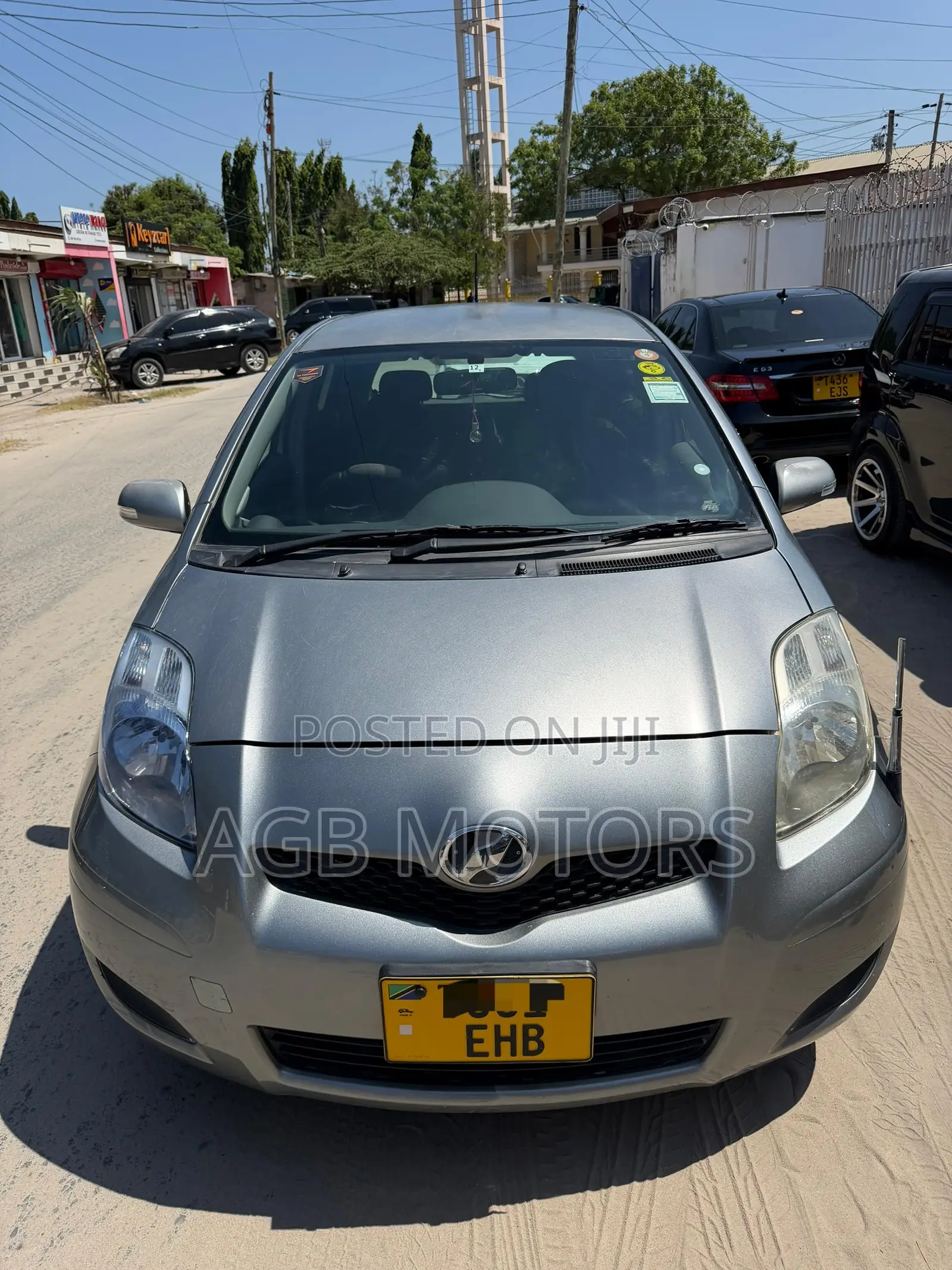 Toyota Vitz 2010 Silver