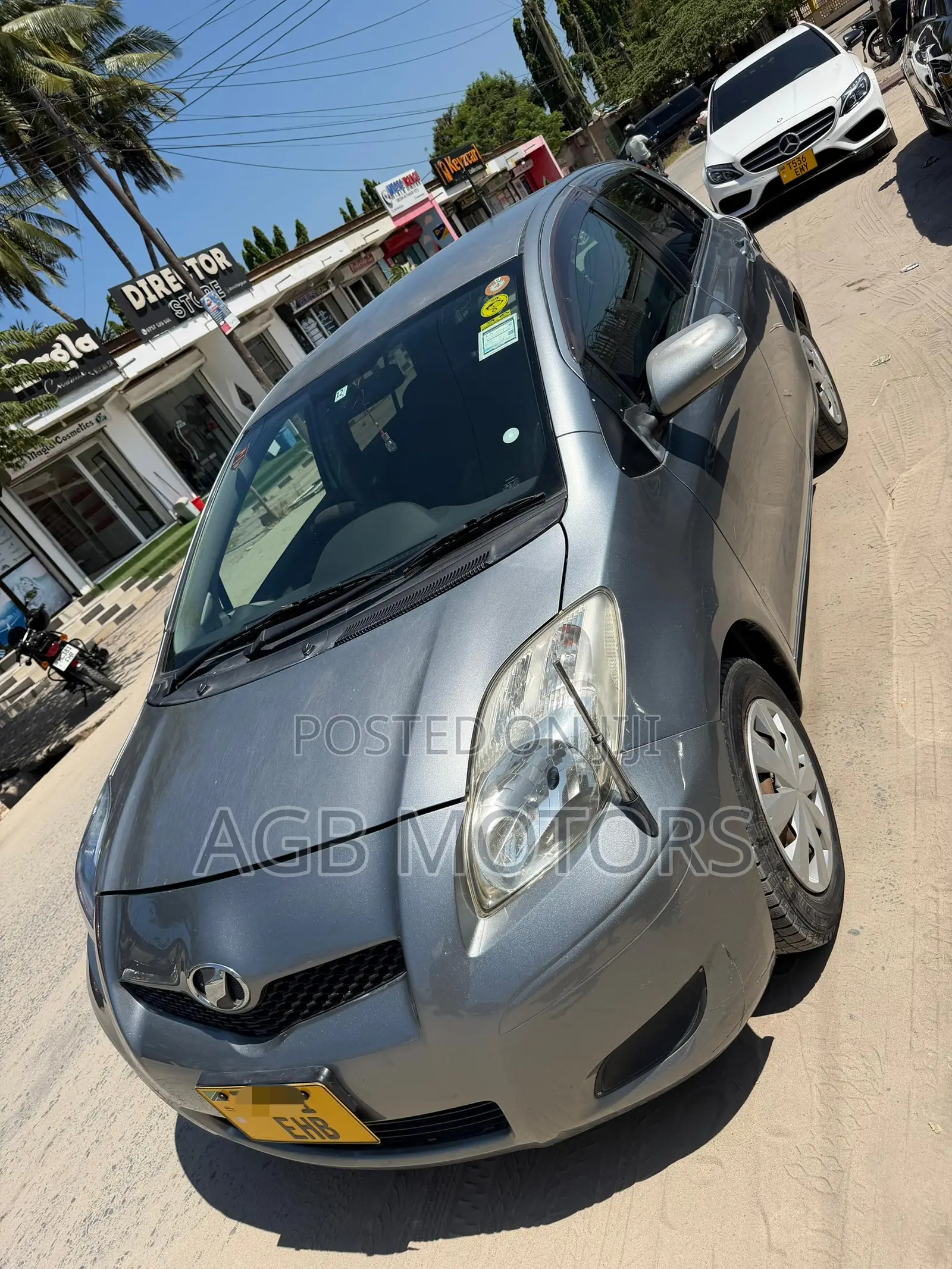 Toyota Vitz 2010 Silver
