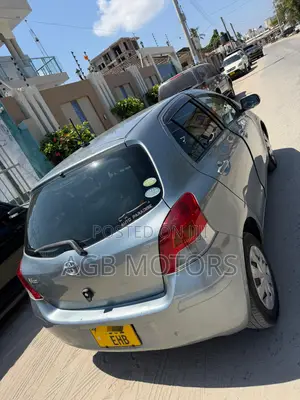 Toyota Vitz 2010 Silver
