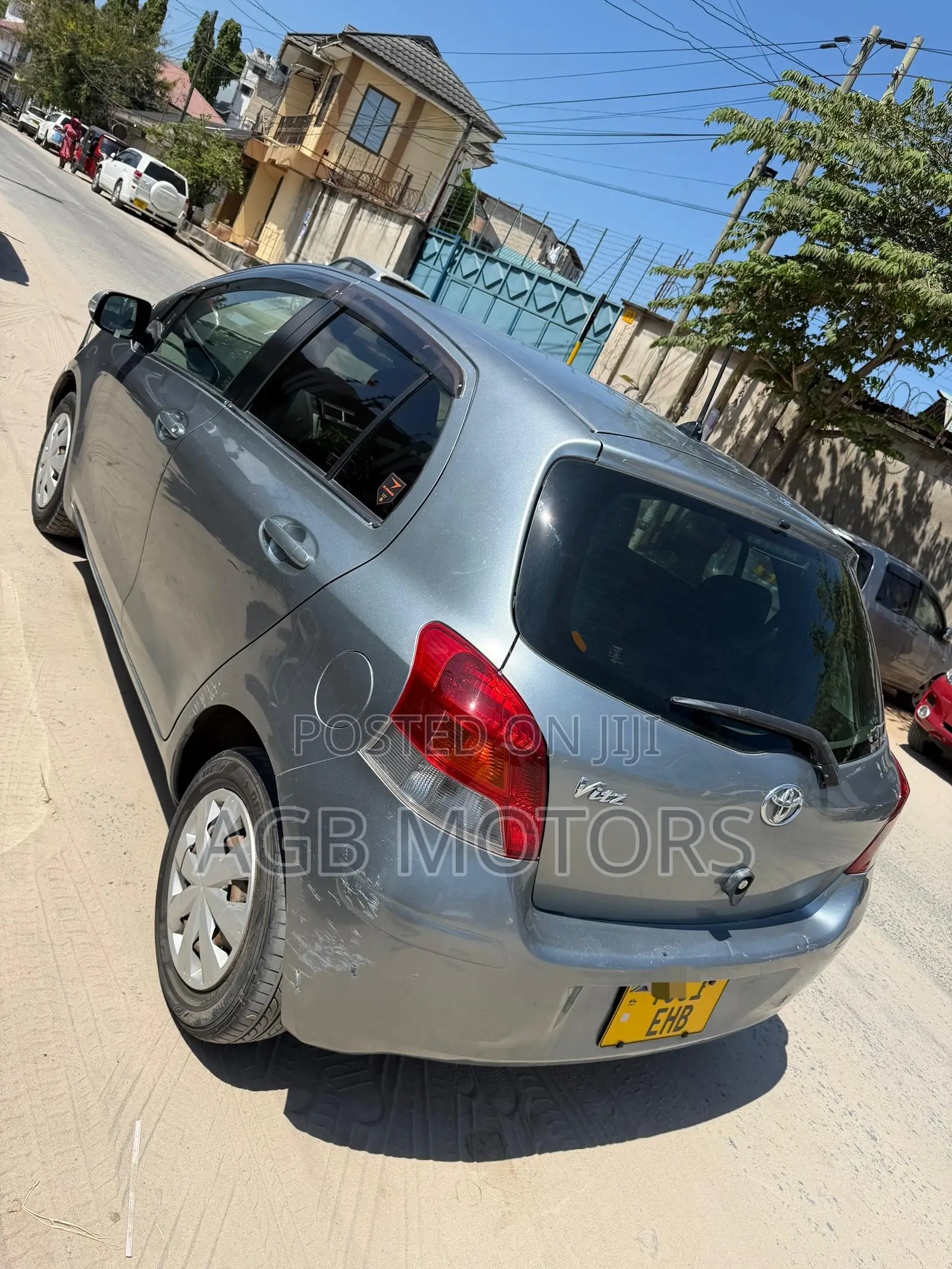 Toyota Vitz 2010 Silver