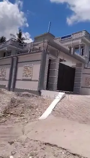 8bdrm House in Kinyerezi for sale