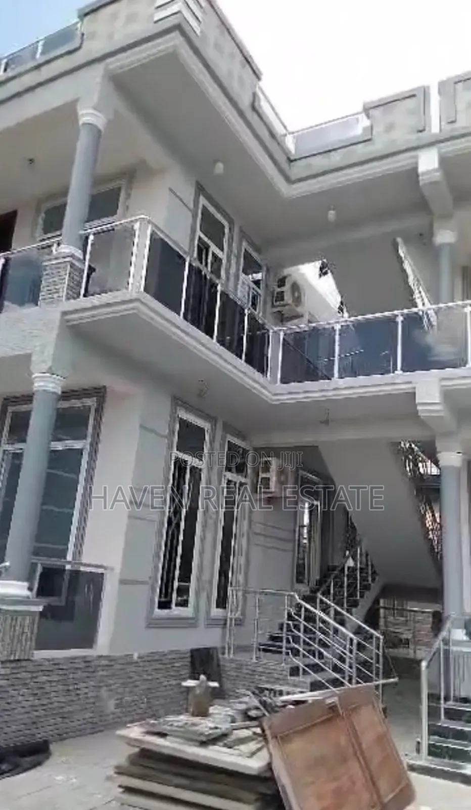 8bdrm House in Kinyerezi for sale