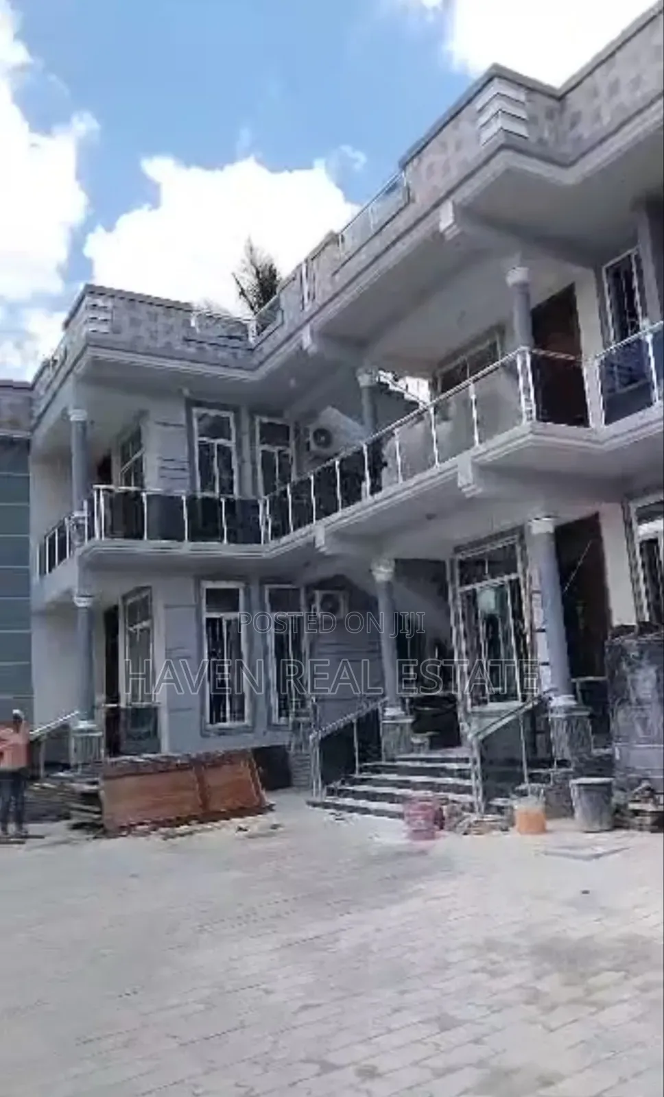 8bdrm House in Kinyerezi for sale