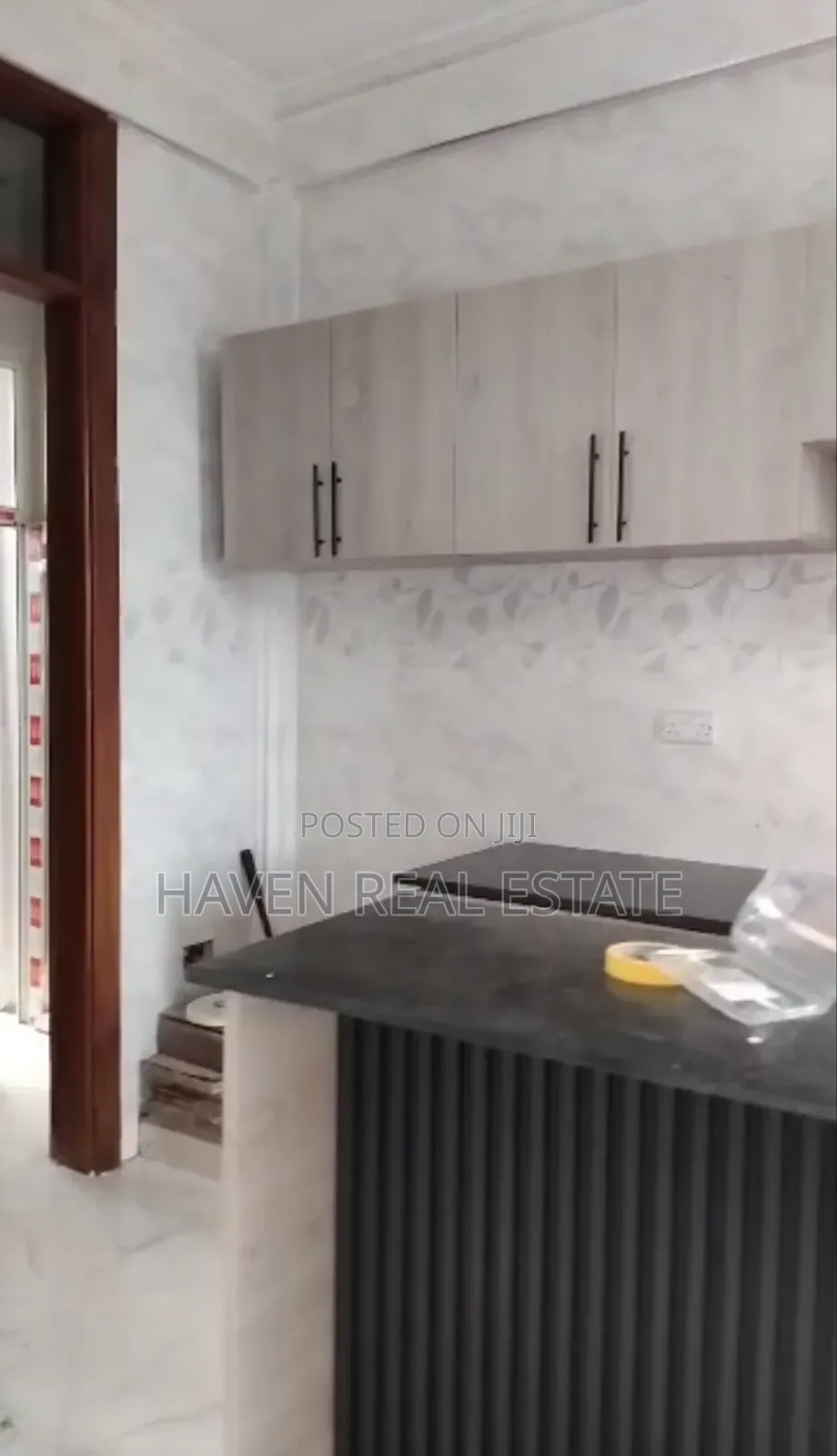 8bdrm House in Kinyerezi for sale