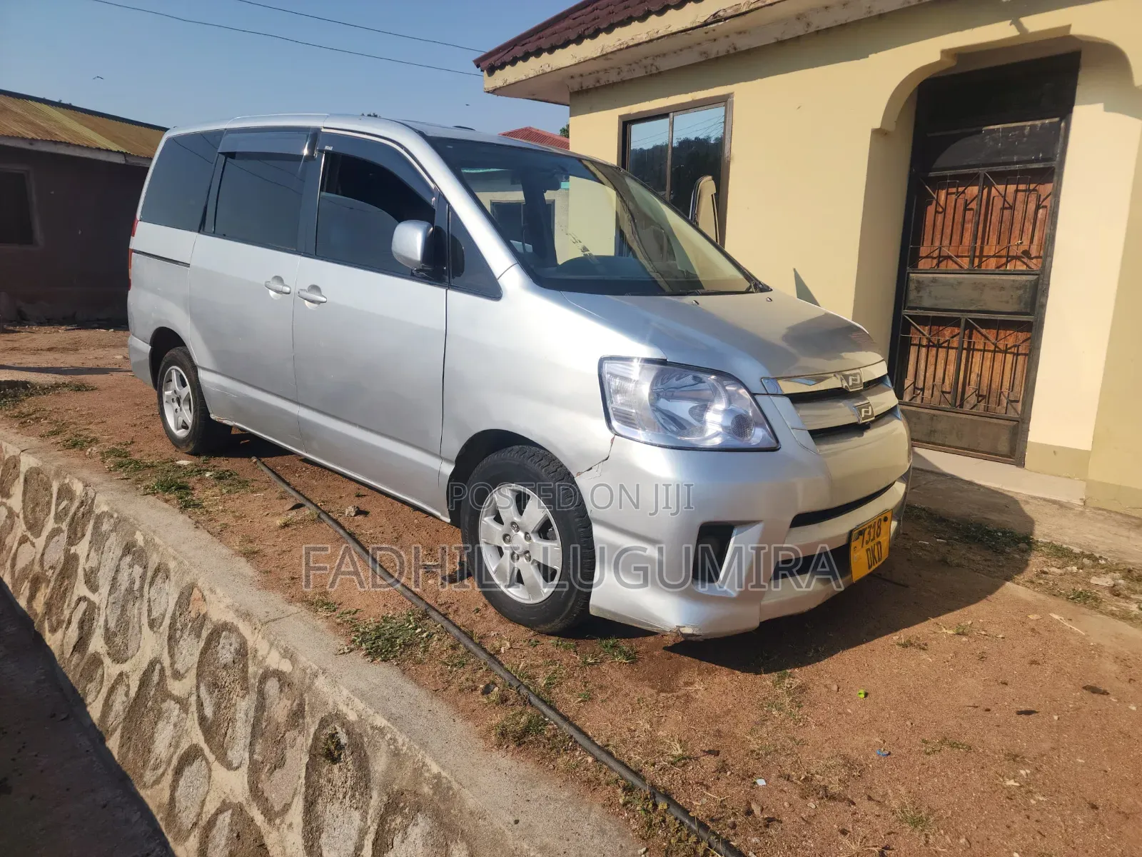 Toyota Noah 2004 Silver