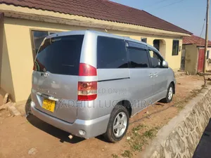 Toyota Noah 2004 Silver