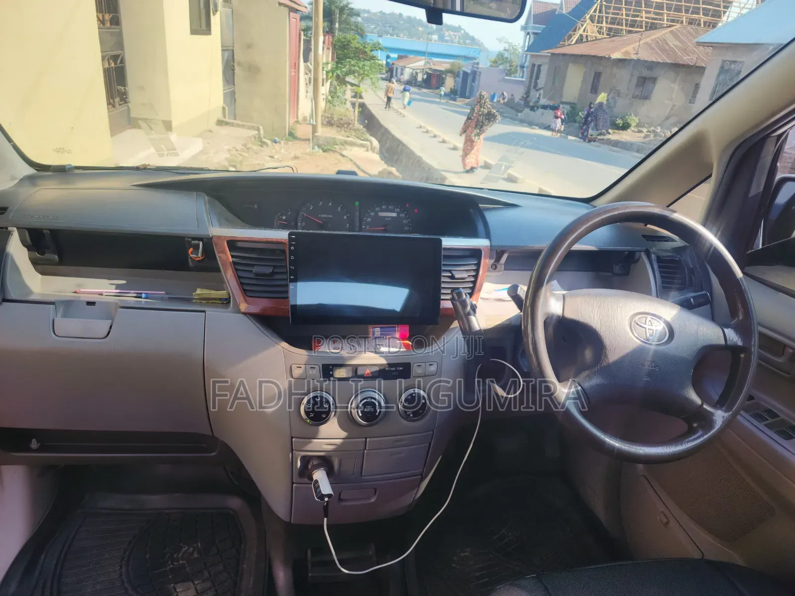 Toyota Noah 2004 Silver