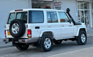 Toyota Land Cruiser 2013 White