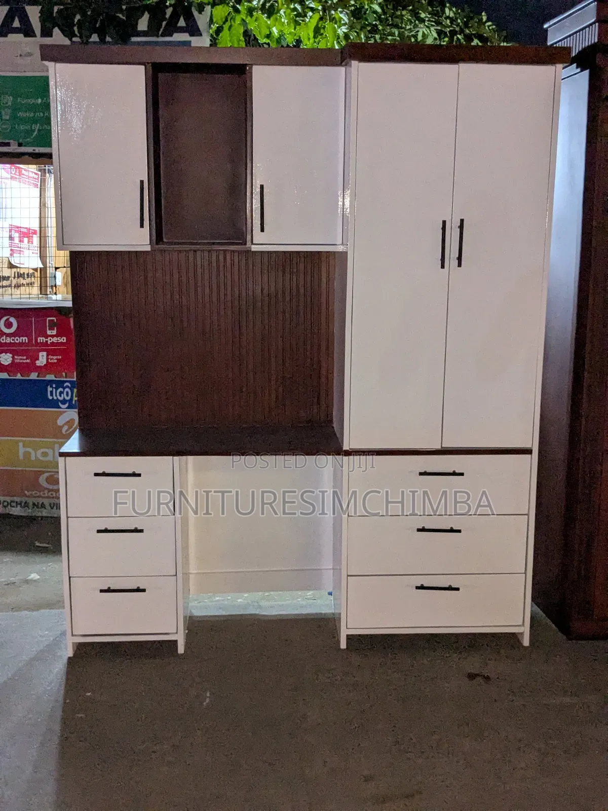 Kabat La Nguo Na Dressing Table Design