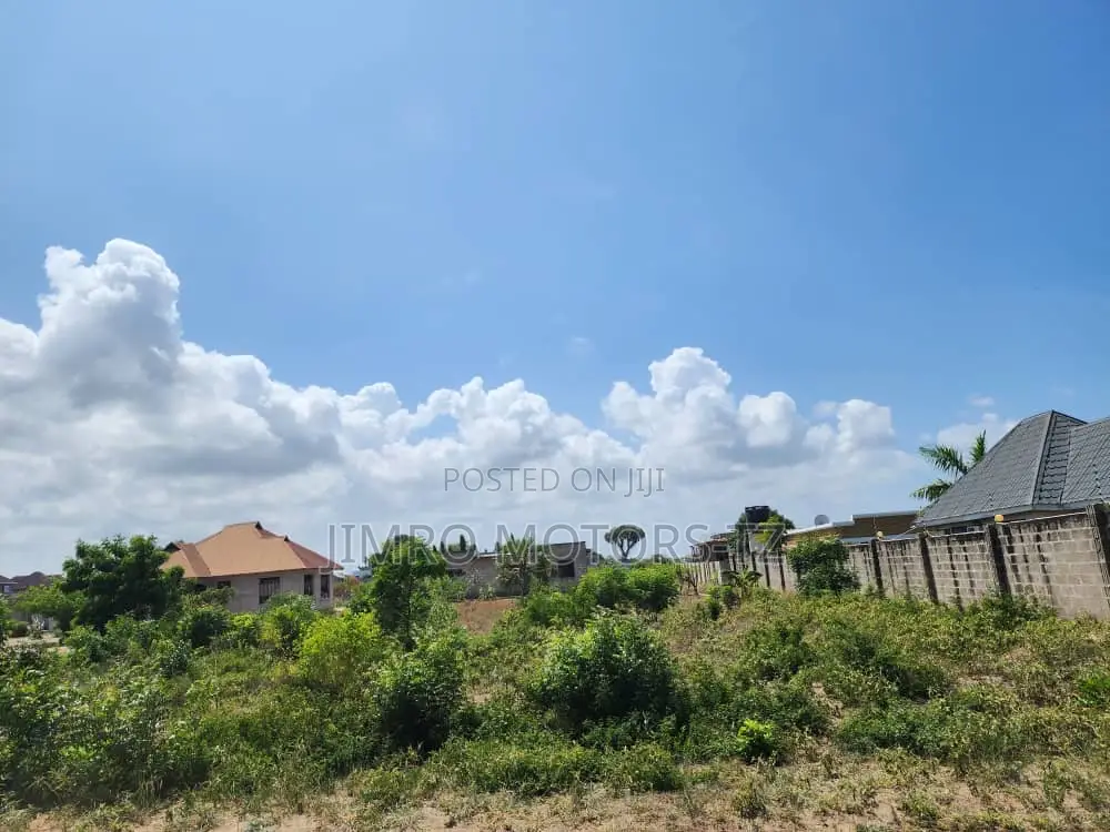 Nauza Kiwanja Kizuri Sana Kinapatikana Bweni Square Meter 15400