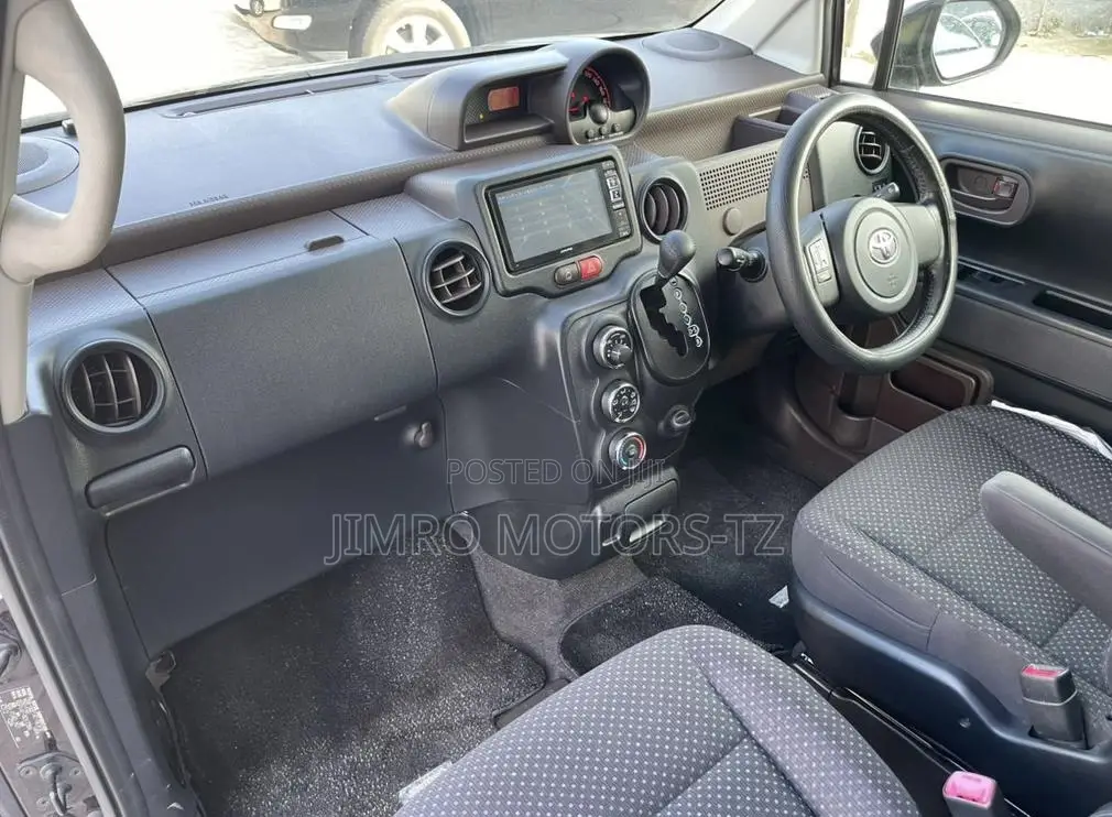 Toyota Spade 2016 Purple