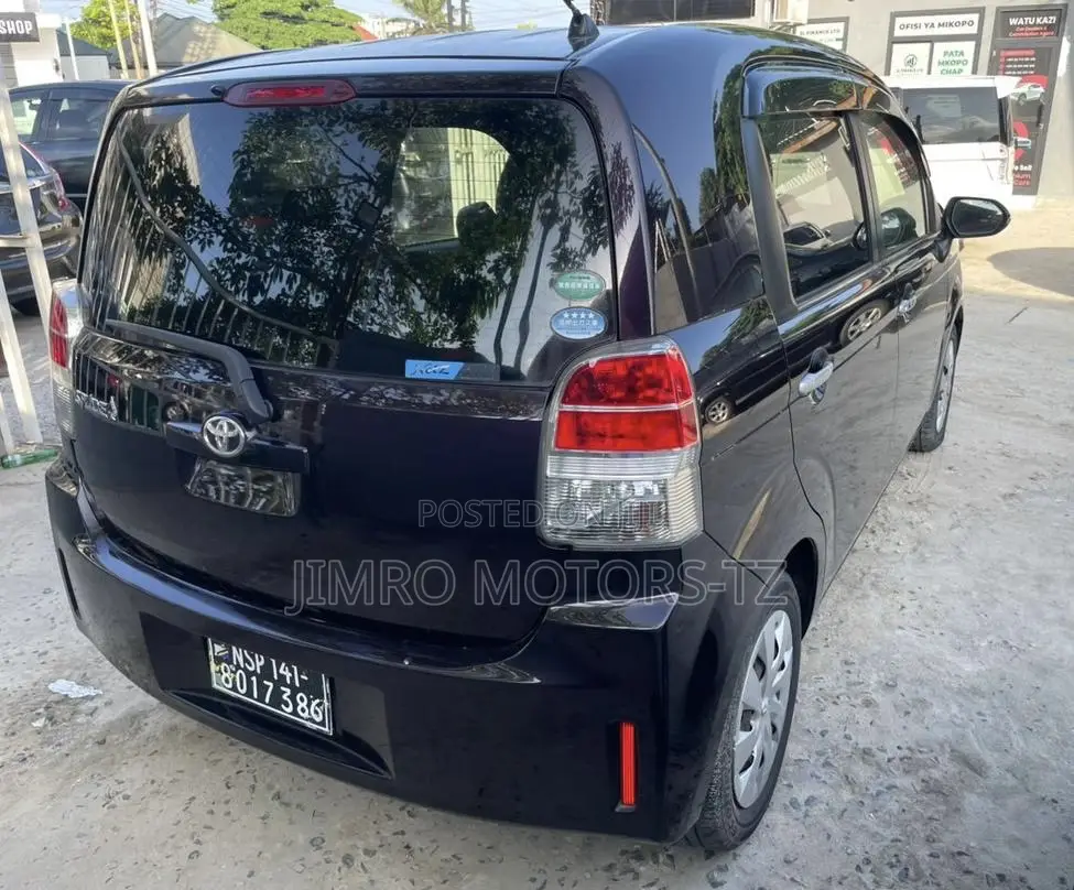 Toyota Spade 2016 Purple