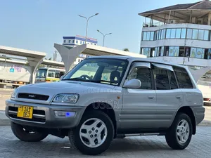 Toyota RAV4 1999 White