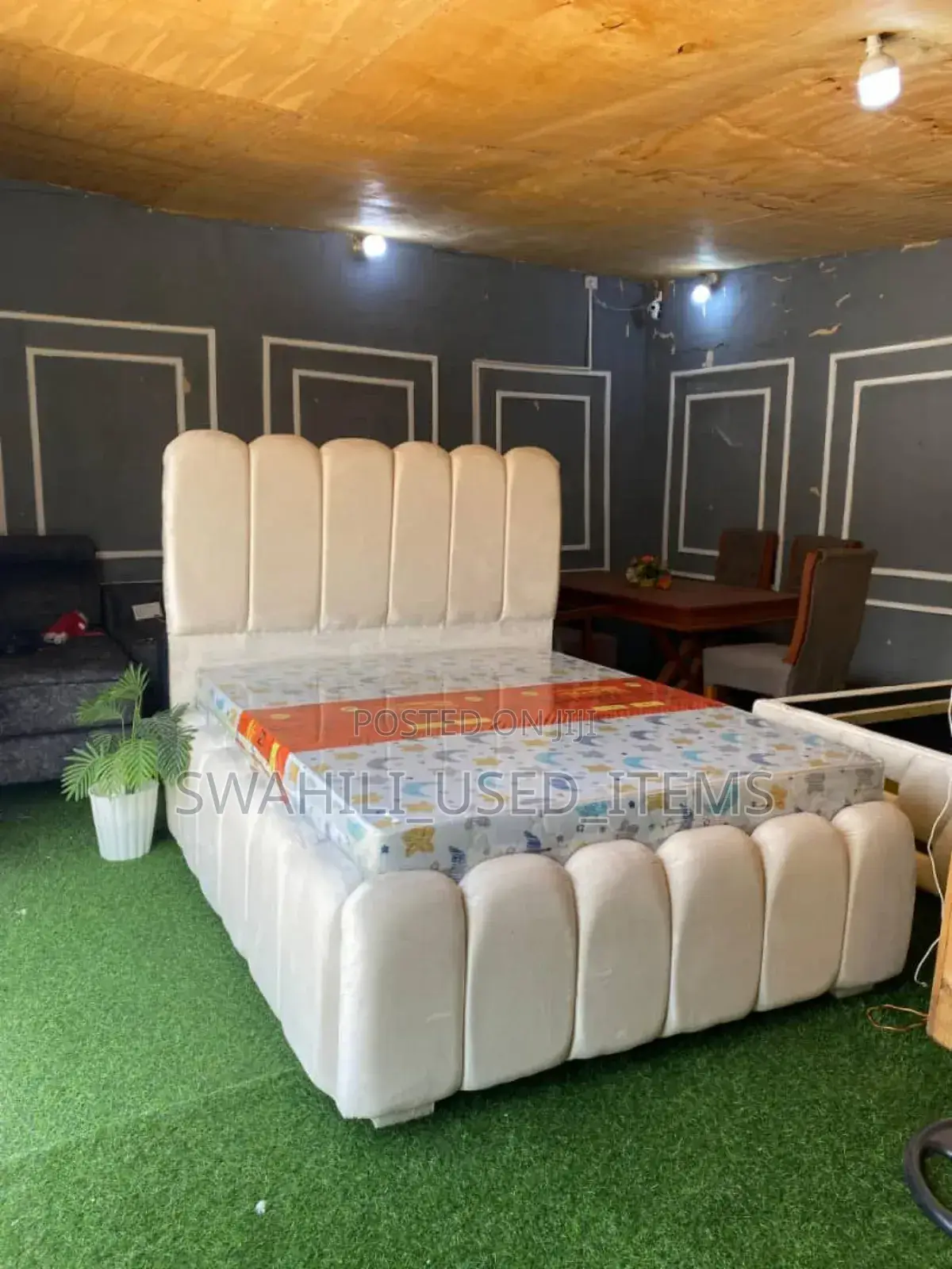 Bedsofa Ya Kishua 5x6 Na Godoro Inch 10 QFL Dodoma