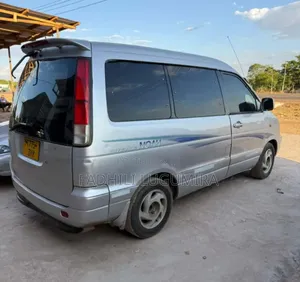Toyota Noah 2002 Silver