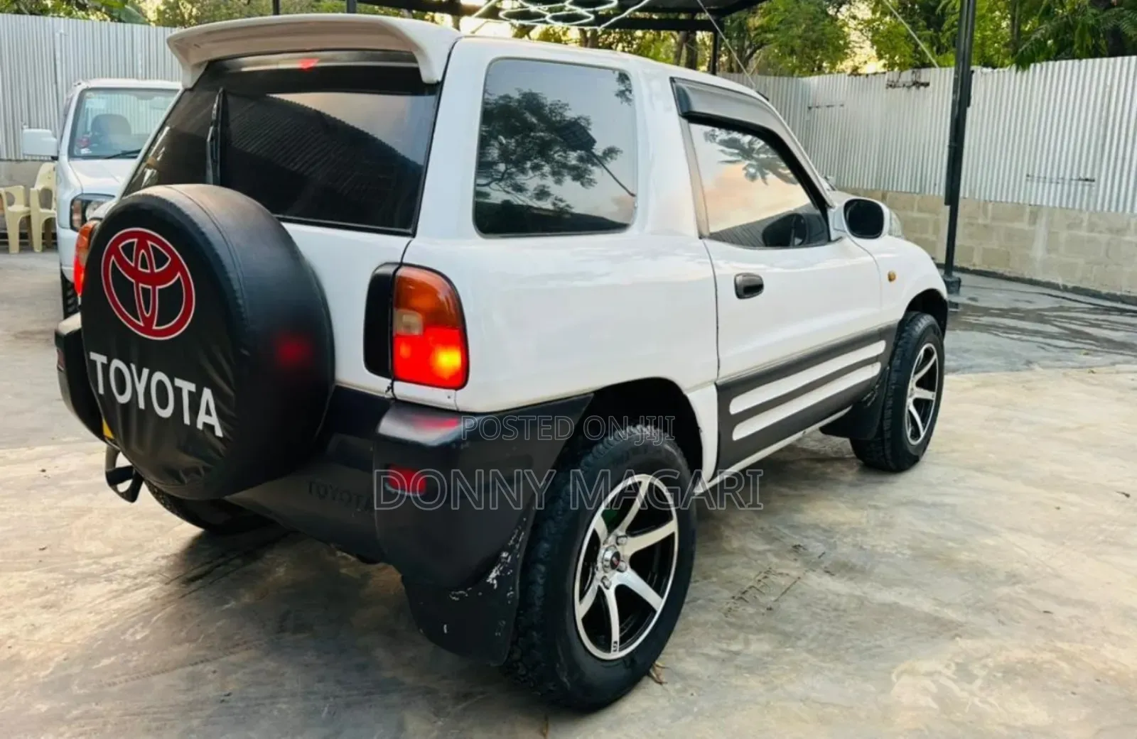 Toyota RAV4 1996 White