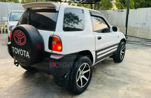 Toyota RAV4 1996 White