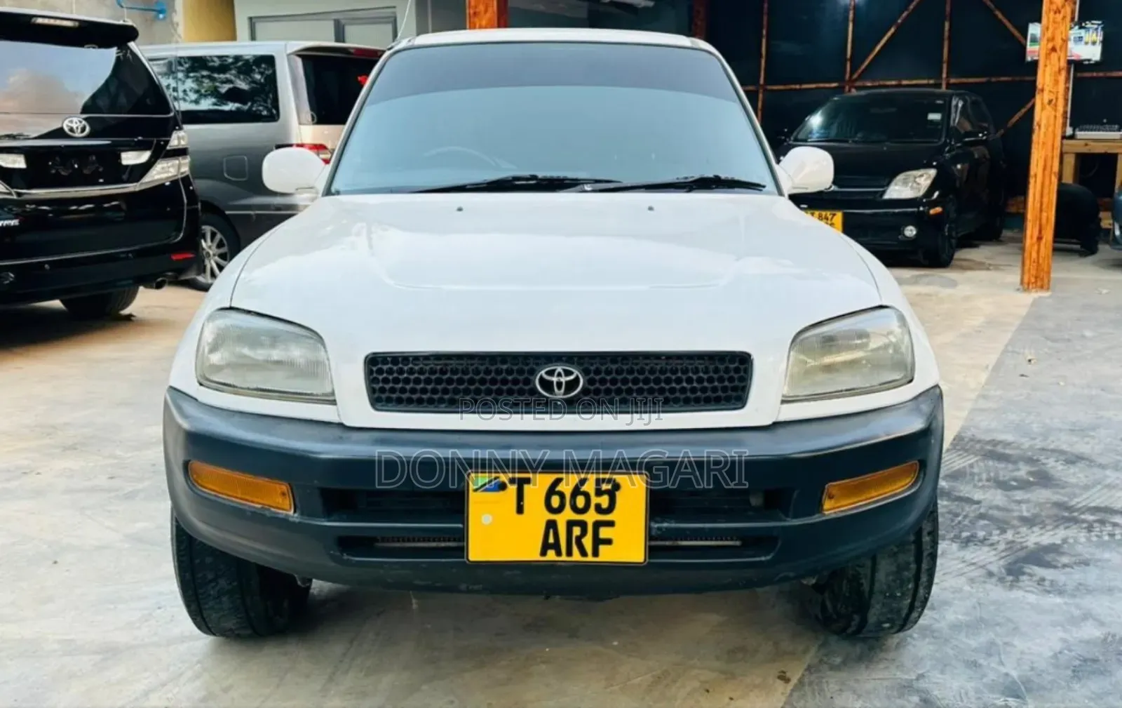Toyota RAV4 1996 White