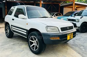 Toyota RAV4 1996 White
