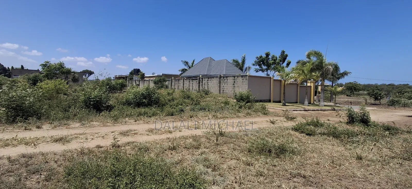 Kiwanja Kinauzwa Mbweni Mpiji