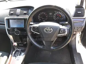 Toyota Premio 2017 Pearl