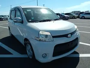 Toyota Sienta 2011 Pearl