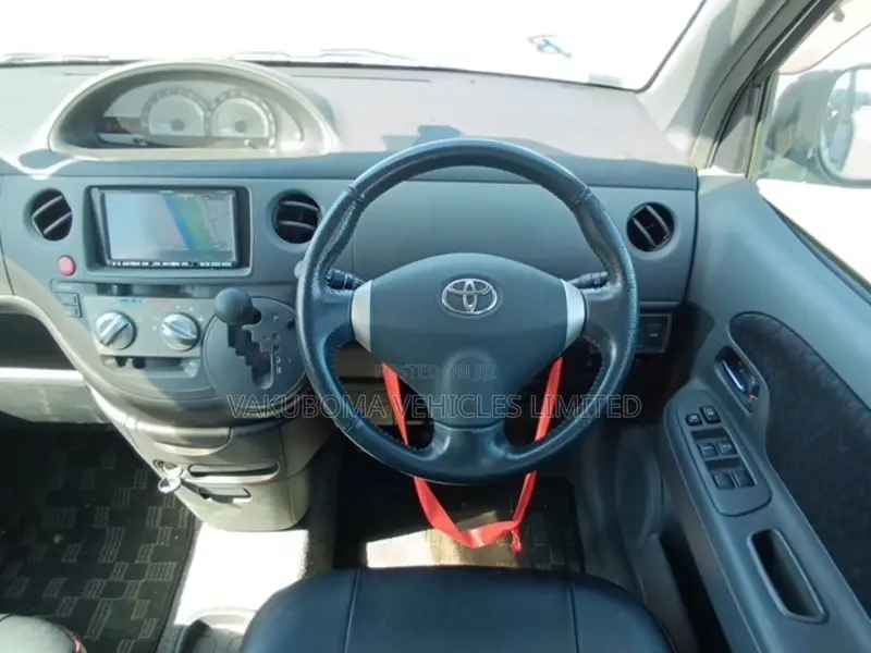 Toyota Sienta 2011 Pearl