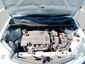 Toyota Sienta 2011 Pearl