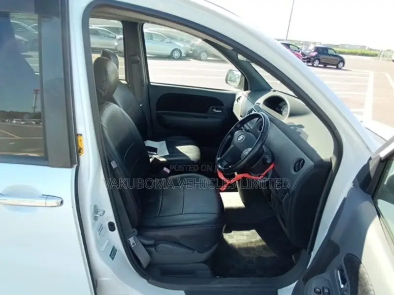 Toyota Sienta 2011 Pearl