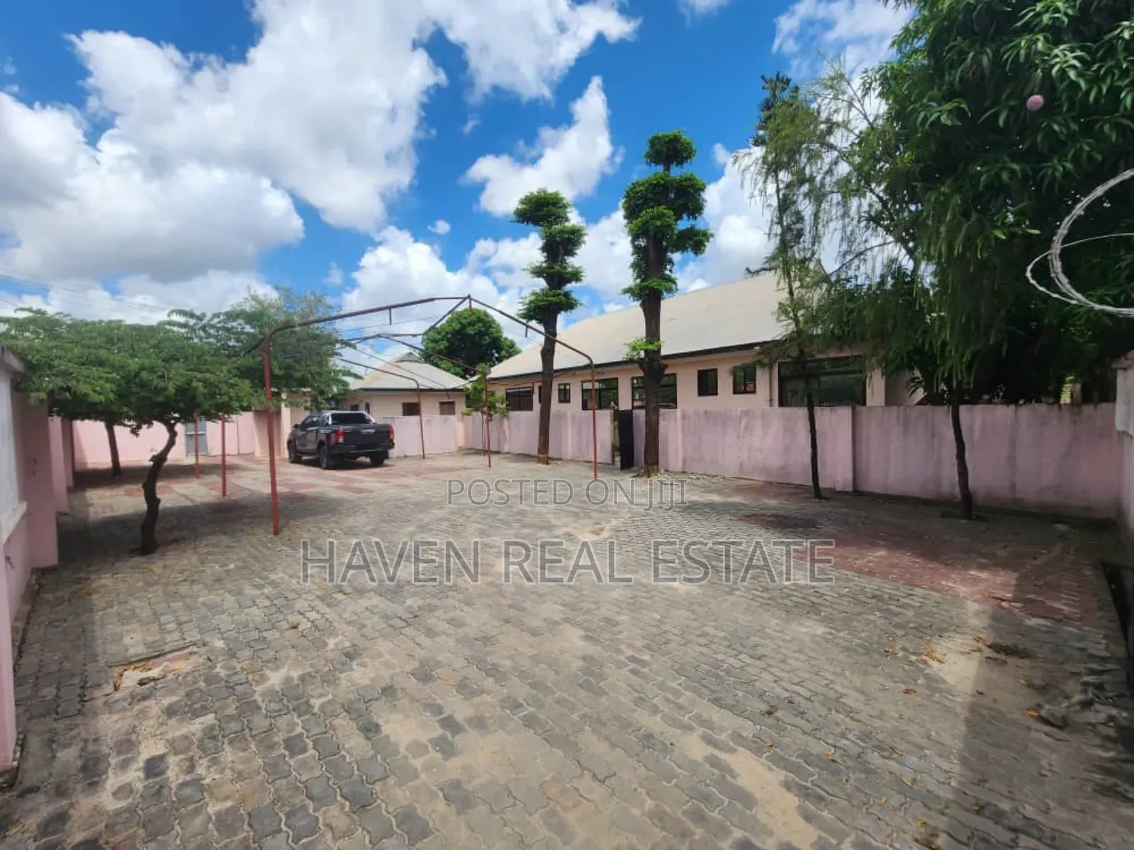 Lodge Inauzwa Kitunda Pentagon