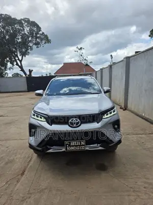 Toyota Fortuner 2.4 D AWD 2024 Silver