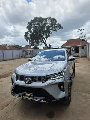 Toyota Fortuner 2.4 D AWD 2024 Silver