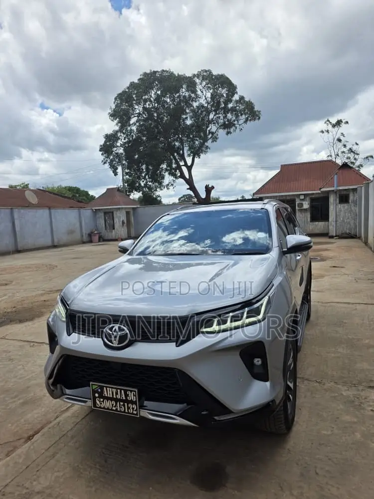Toyota Fortuner 2.4 D AWD 2024 Silver