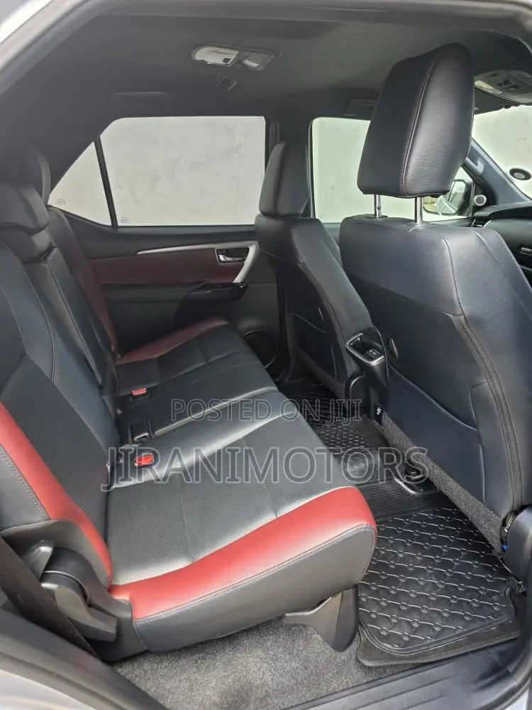 Toyota Fortuner 2.4 D AWD 2024 Silver