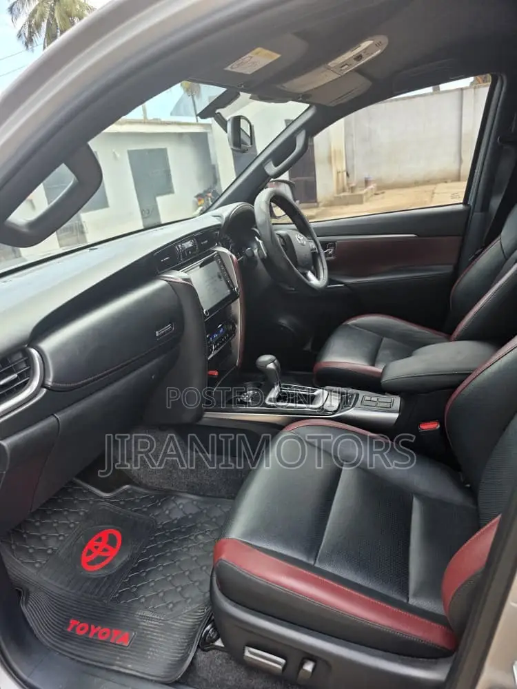 Toyota Fortuner 2.4 D AWD 2024 Silver
